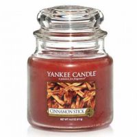 Świeca średnia Yankee Candle Cinnamon Stick