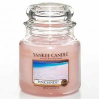 Świeca średnia Yankee Candle Pink Sands